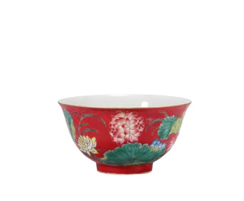 A  Flower Famille Rose   P orcelain  B owl, Qing Dynasty, China