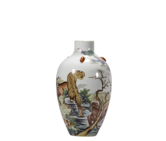 A  P ainted  A nimal  C olorful  Appreciation V ase, Qing Dynasty, China
