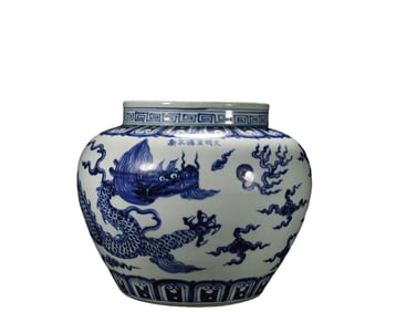 A Ming Dynasty Xuande  B lue and  W hite  D ragon  Pattern   Jar , Ming Dynasty, China