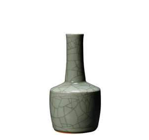 A Ge kiln  Appreciation Bottle , Song Dynasty, China