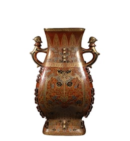 A Qianlong Dragon Pa ttern Appreciation Bottle,  Qing Dynasty, China