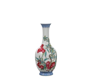 A Yongzheng Fighting Colors Appreciation Bottle , Qing Dynasty, China