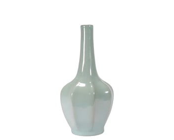 A Ru Kiln Net Bottle o f Wa ter, Song Dynasty, China
