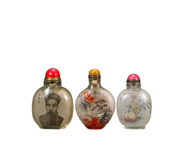 Three  S nuff  B ottles  D uring the Republic of China