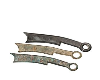Three  A ncient Chinese  Knife   C oins