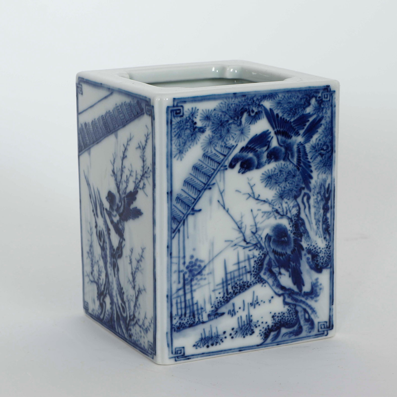 Wang Bu style blue and white pen holder: L9.2 W9.2 H11.8 Weight740