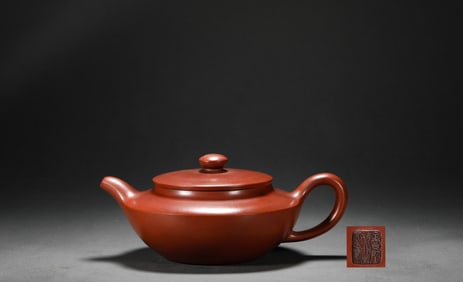 Master teapot maker Gu Jingzhou's precious purple clay teapot