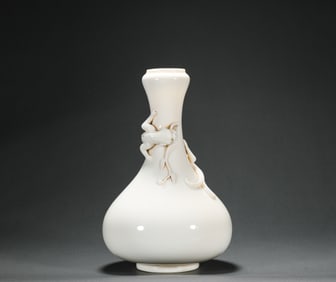 Song Dynasty Dehua Kiln Dragon Pattern Appreciation Bottle