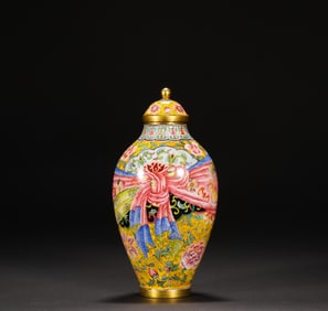Qing Dynasty enamel colored bottle