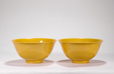 A pair of Qing Dynasty Kangxi Yellow weasel bowls