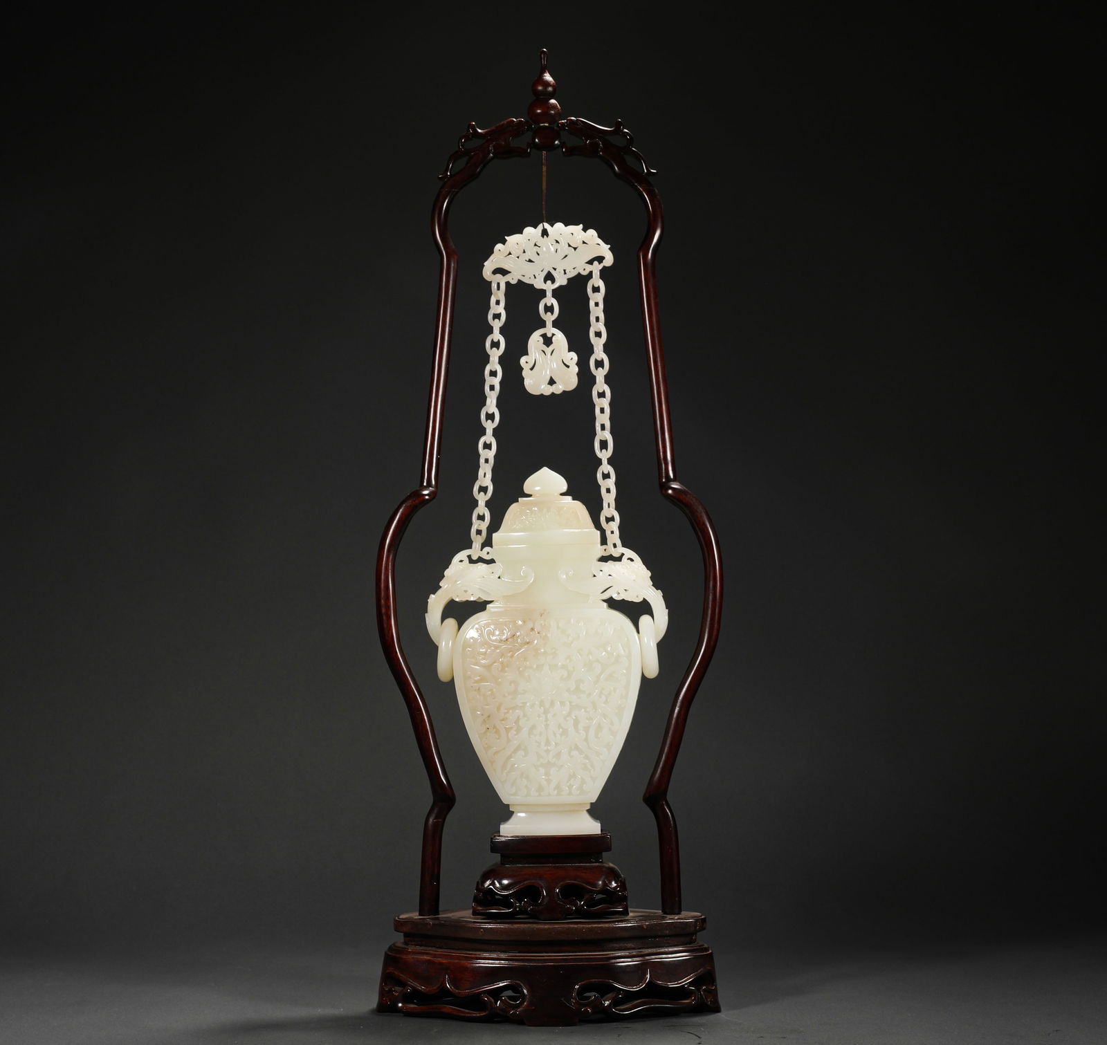 Qianlong Hetian jade one-chain-hanging vase of the Qing Dynasty (1 of 11)