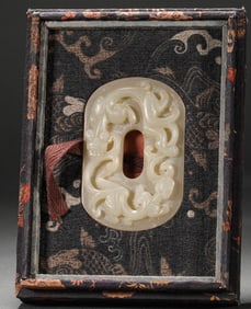 Han Dynasty Hetian Jade Dragon Pendant