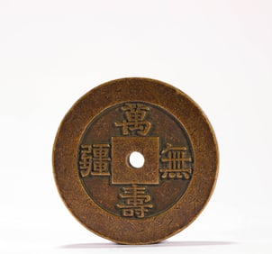 Wan Shou Wu Jiang carries a grand and elegant carving mother