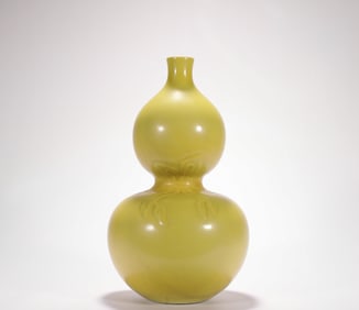 Qing Dynasty gourd vase