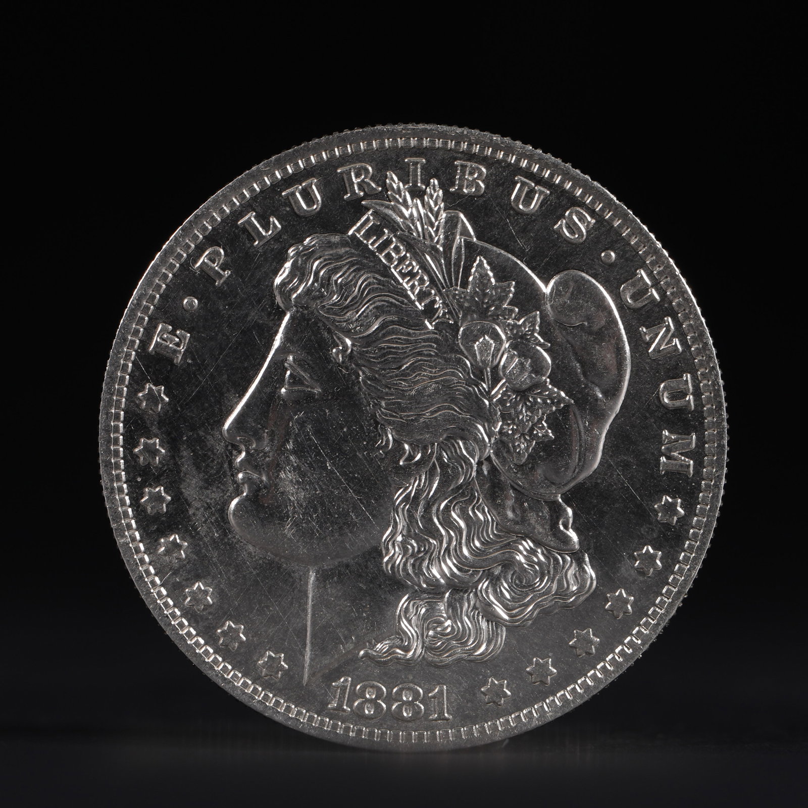 1881 AMERICAN MORGAN SILVER DOLLAR: D:3.9cmWeight:27g