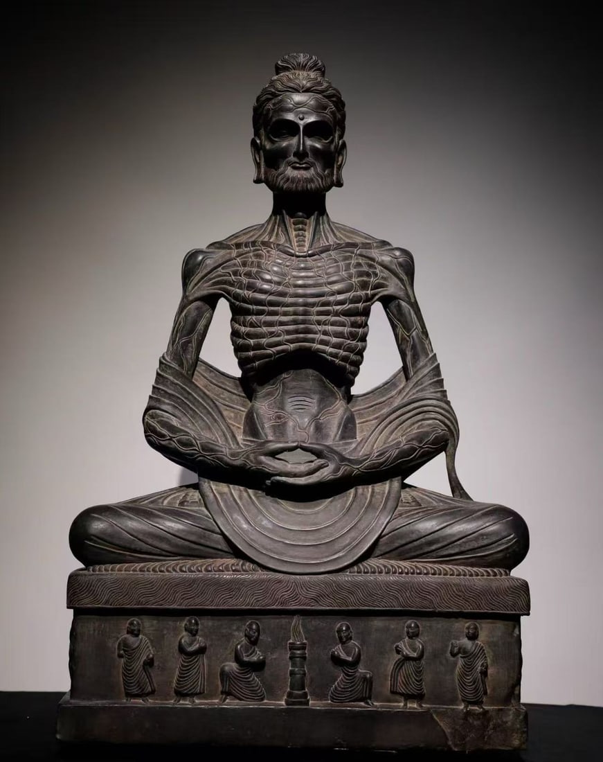 3RD CENTURY GANDHARA SCHIST SEATED STATUE OF SAKYAMUNI BUDDHA IN ASCETICISM: H:72cmW:47cmT:14cm This is a classic stone sculpture from the Gandhara art period, depicting the ascetic phase of Sakyamuni Buddha before his enlightenment. It is one of the most iconic subjects of