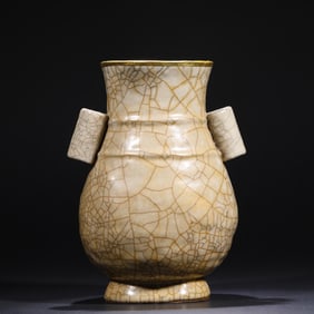 SONG DYNASTY GE KILN BEIGE GLAZED EAR-PIERCING VASE