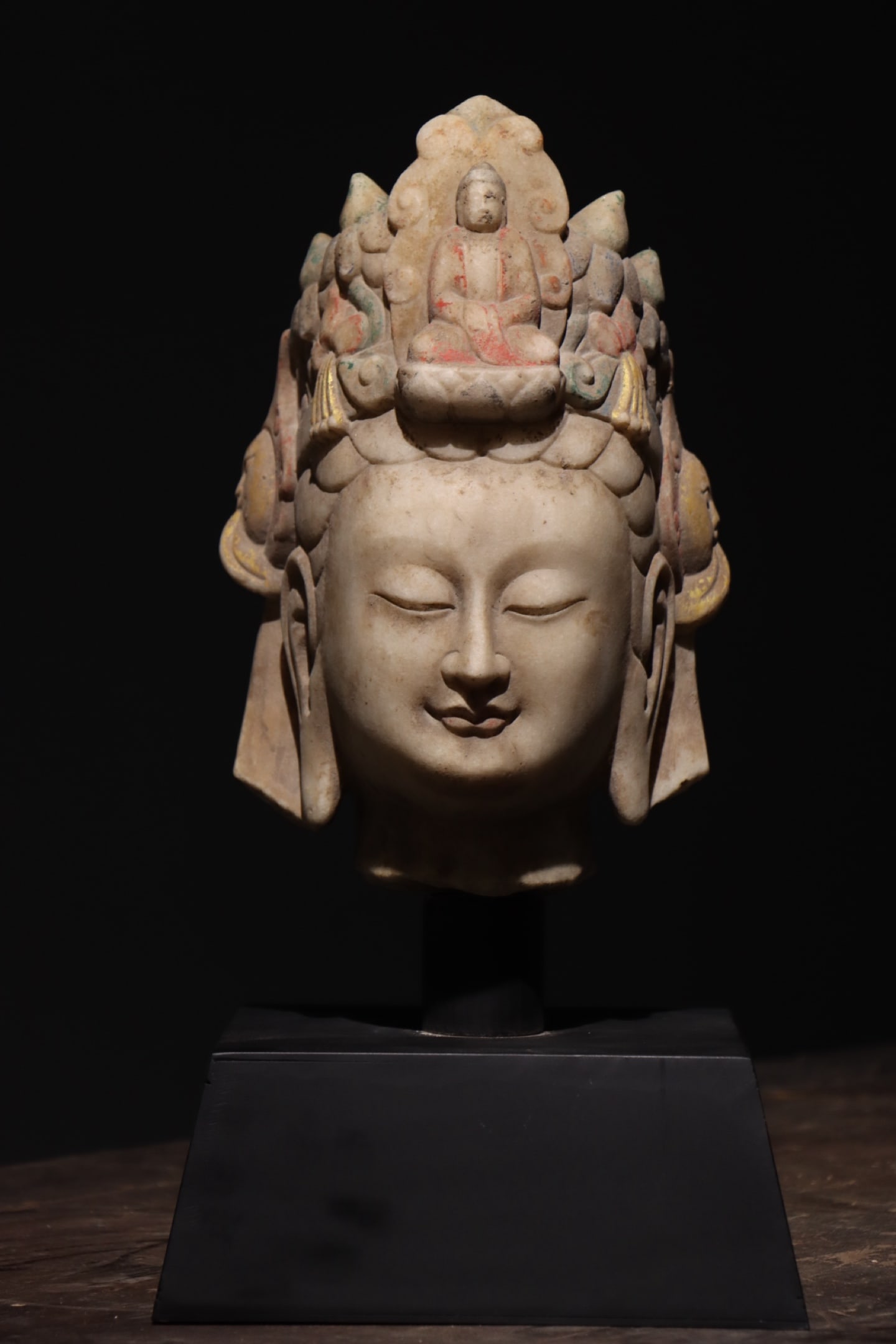 TANG DYNASTY PAINTED AND GILDED GUANYIN HEAD (1 of 8)