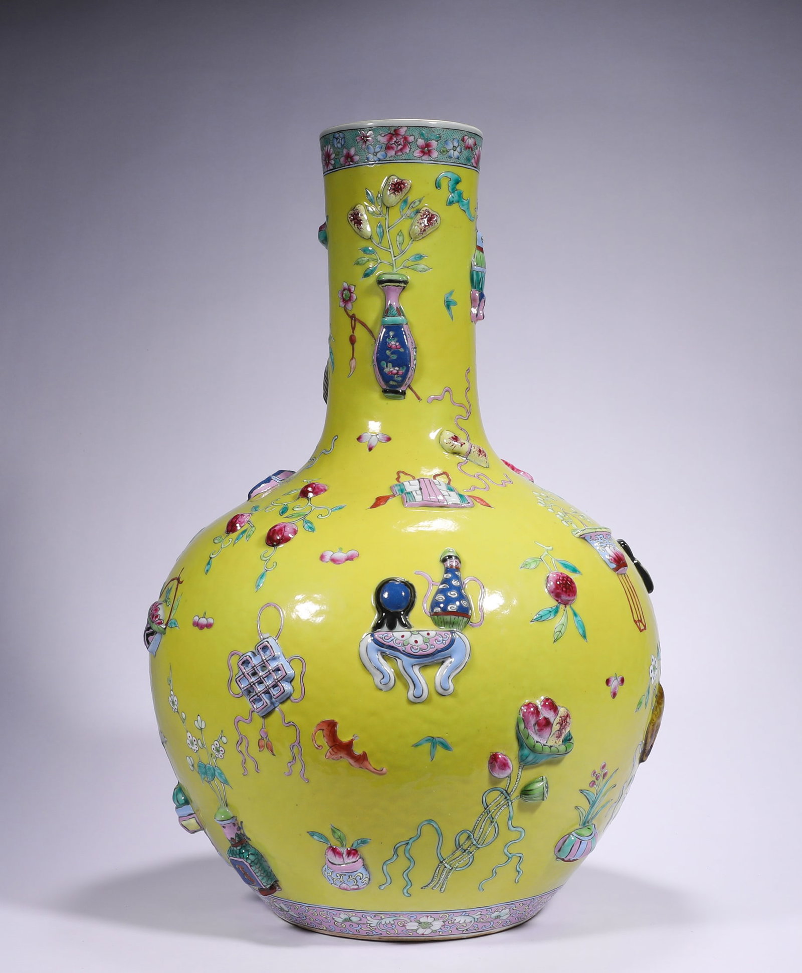 QING DYNASTY QIANLONG PASTEL GLOBE VASE (1 of 9)