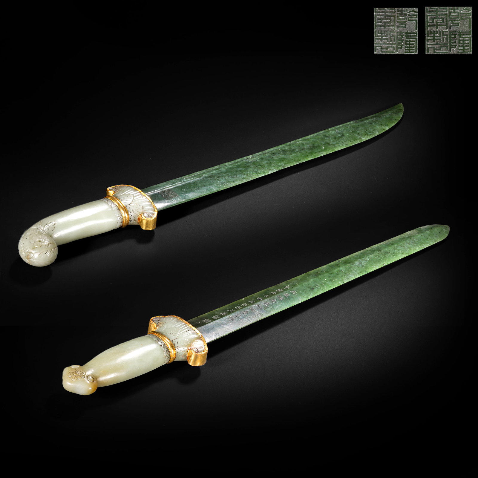QING DYNASTY HETIAN JADE WRAPPED GOLD WAIST KNIFE: L:49.0cm(19.29in) Weight:870g(1.92lb)This pair of waist knives is imperial military equipment used in the Qing Dynasty court. The handles are carved from Hetian white jade, the blades are made of whol