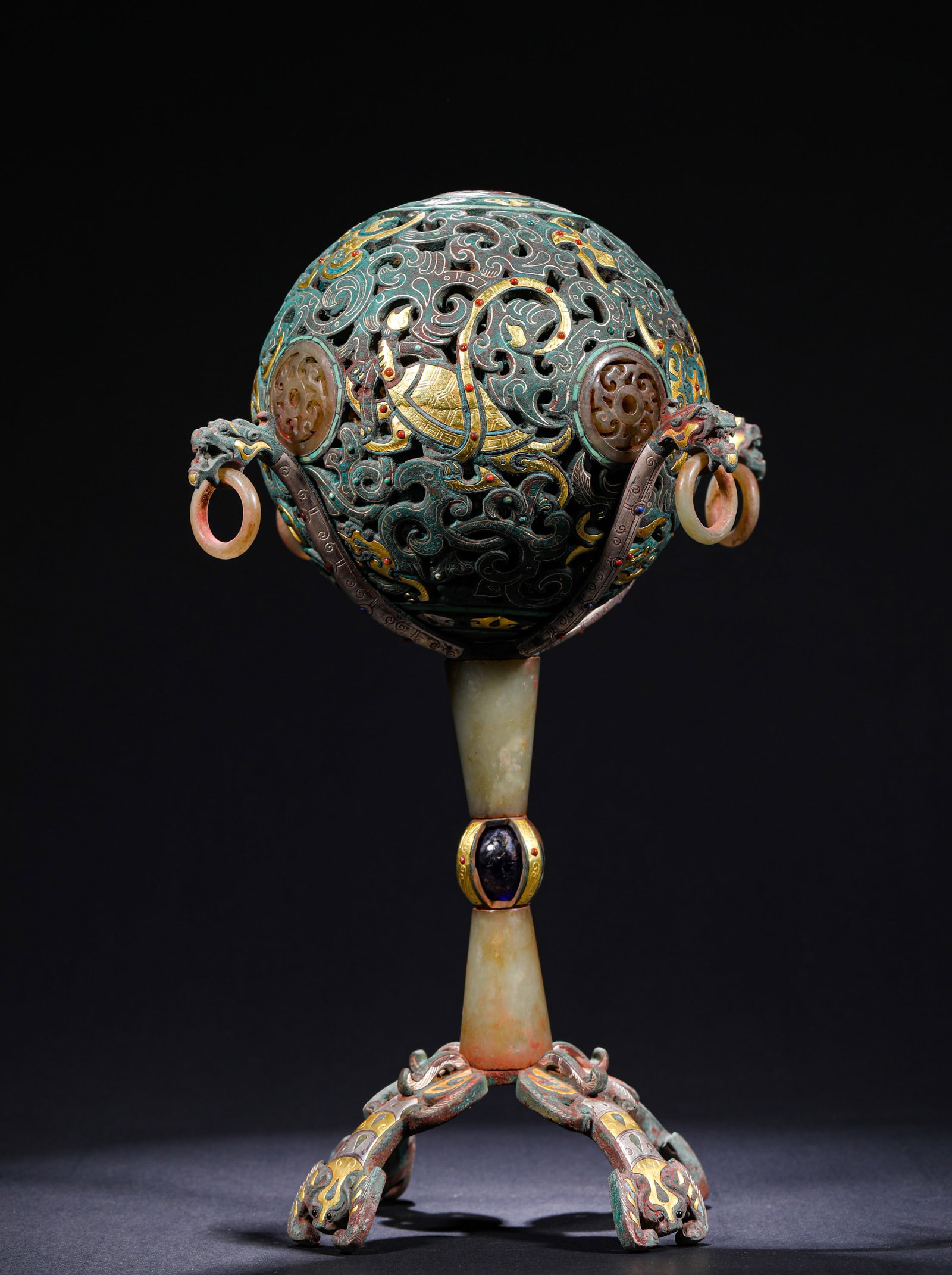 A HIGH-FOOTED INCENSE BURNER WITH INLAID GOLD AND SILVER INLAID WITH GEMSTONES AND DRAGON AND: H:28cmW:14.5cmWeight:1710g This is a high-stem incense burner with dragon and phoenix patterns, inlaid with gemstones and decorated with gold and silver inlay. Made of bronze, its openwork spherical b