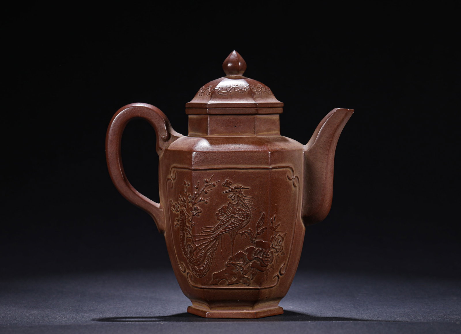 A HEXAGONAL PURPLE CLAY TEAPOT WITH FLORAL AND BIRD PATTERNS FROM THE QING DYNASTY: H:16cmW:14cm This is a hexagonal Yixing clay teapot with applied bird-and-flower patterns from the Qing Dynasty. Made of purple clay, it features a hexagonal body and lid, with an openwork window of a