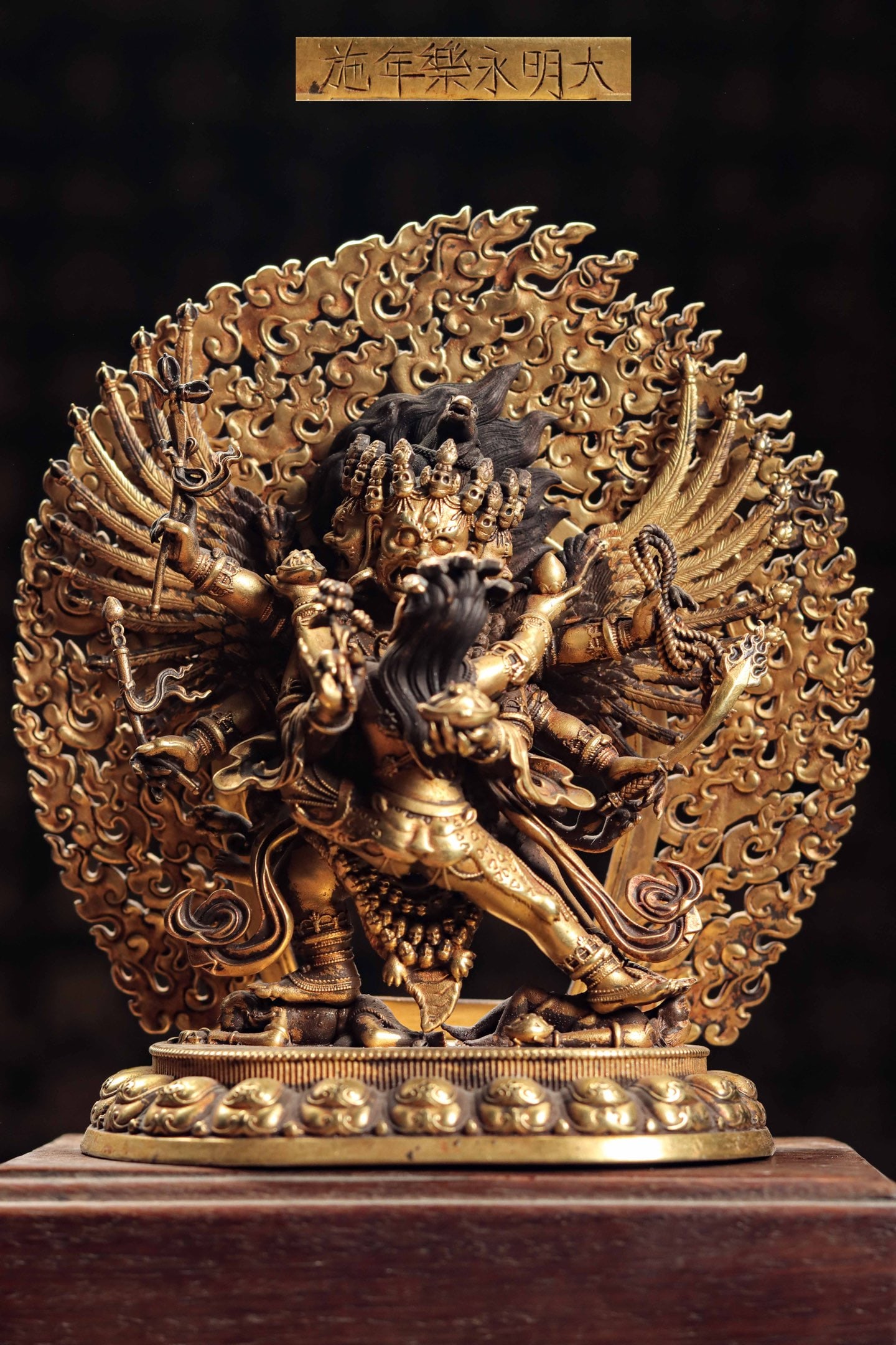 MING DYNASTY YONGLE BRONZE GILDED VAJRA DOUBLE STANDING FIGURE: Weight:1182g(2.61lb)H:15.3cm(6.02in)W:14cm(5.51in)T:8.5cm(3.35in)The pure heavy brass body is covered in full bright warm gilding, with remaining black pigment on hair and beard parts, forming mild ma