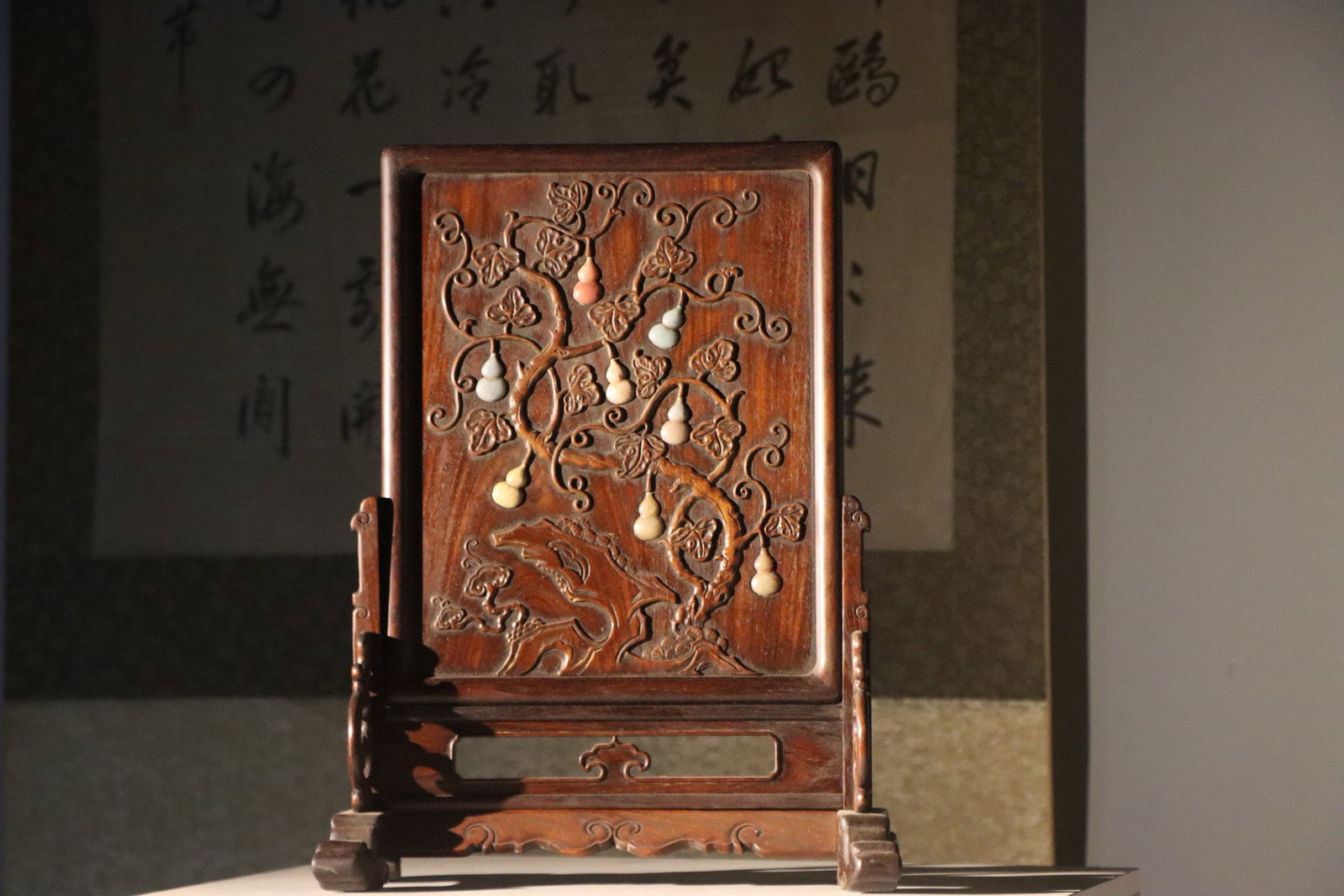 QING DYNASTY YELLOW ROSEWOOD SCREEN INLAID WITH JADE GOURD: H:52cm W:37cm