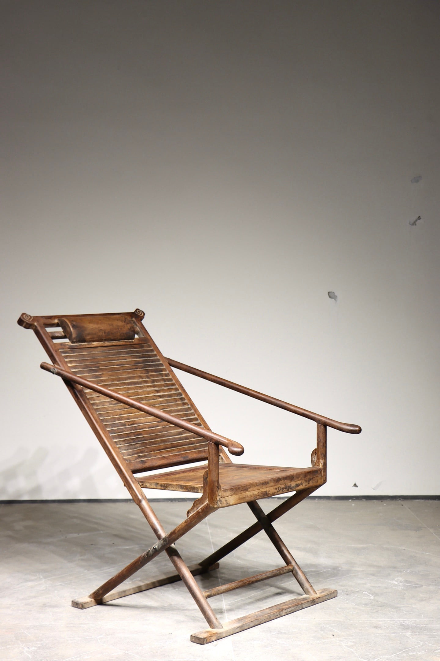 QING DYNASTY ROSEWOOD LOUNGE CHAIR: H:106cm W:70cm