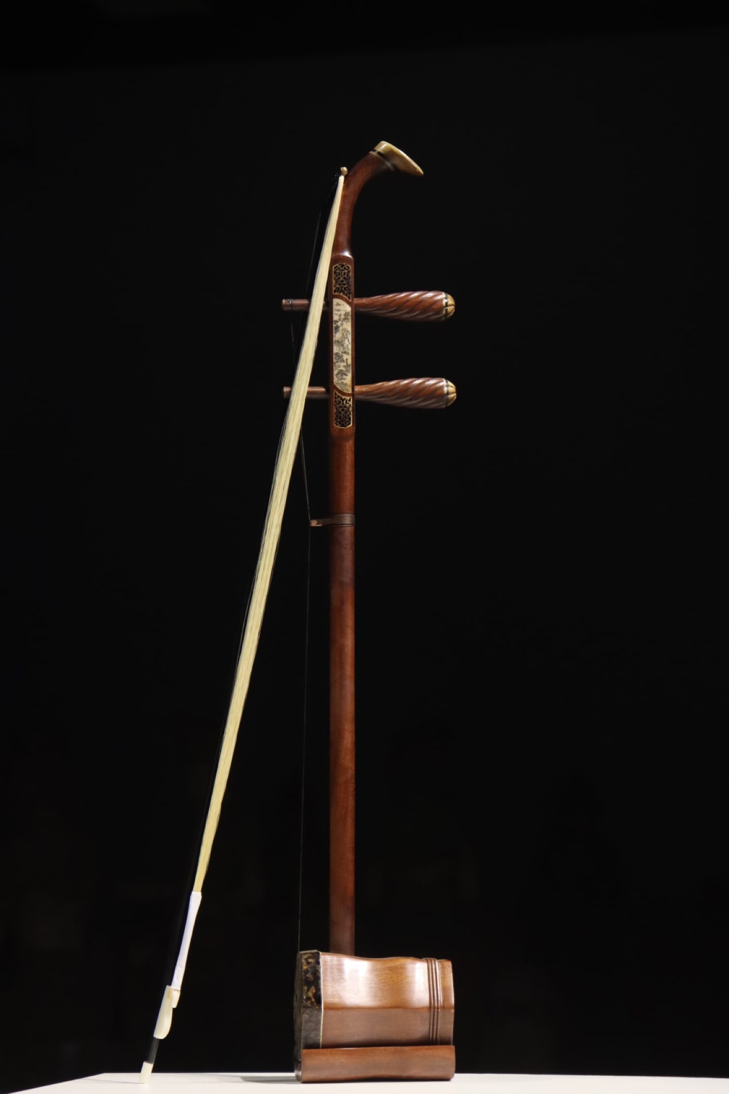 QING DYNASTY HUANGHUALI ERHU: H:82cm