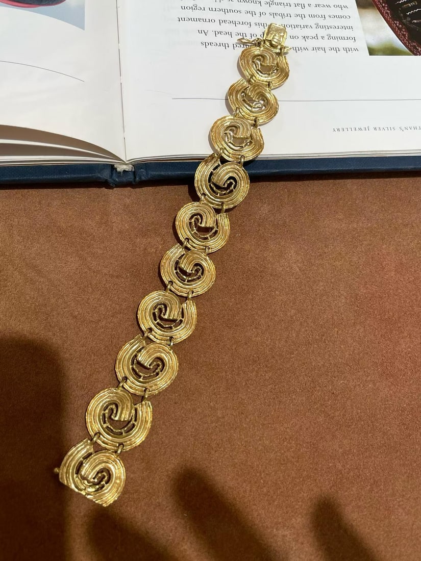 18K GOLD LALAOUNIS SPIRAL BRACELET: From the foot of the Acropolis of Athens, Greece, the jewelry brand, made of 18K gold, using exquisite metal weaving and carving technology, rich spiral modeling layers, delicate surface texture,