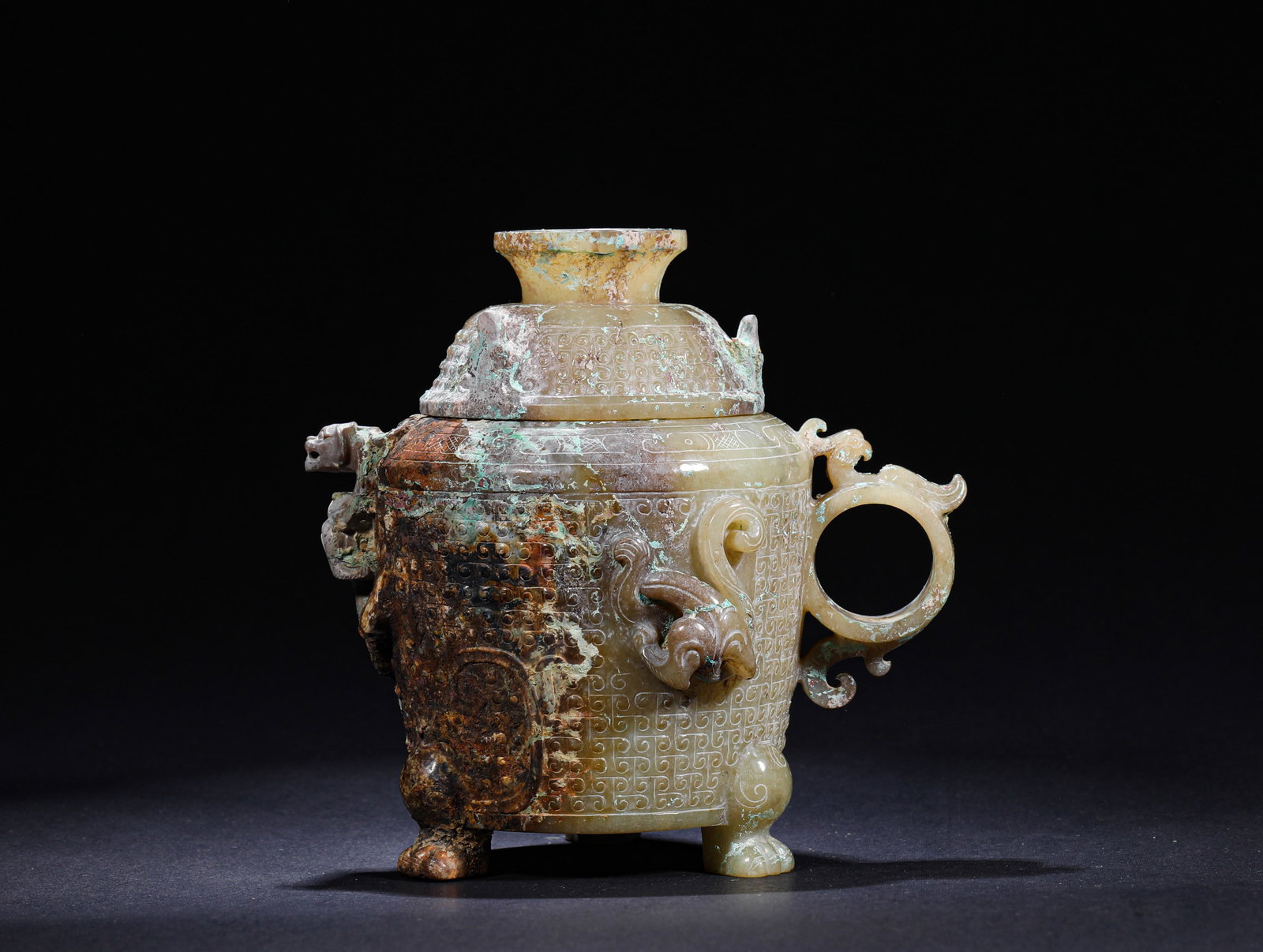 HAN DYNASTY HETIAN JADE BEAST FOOT CHI DRAGON PATTERN COVER : H:15cm(5.91in) W:13cm(5.12in) Weight:540g(1.19lb)This artifact is shaped as a lidded zhi (ritual cup). The lid is topped with a knob, one side of the body features a dragon-shaped loose ring handle, t