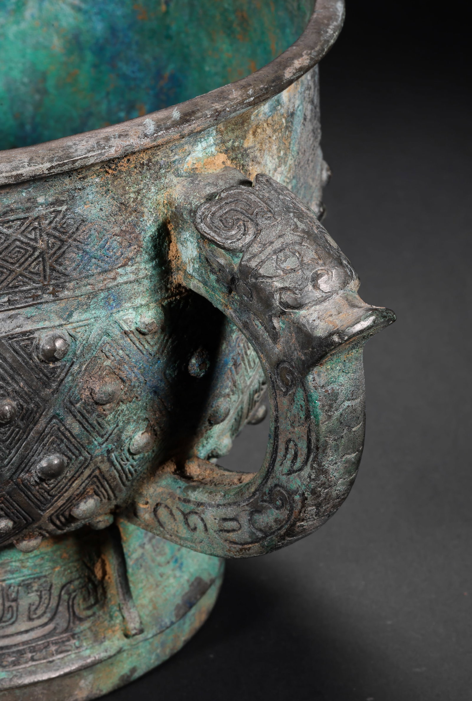 SHANG DYNASTY BRONZE CAULDRON-PATTERNED GUI - 8