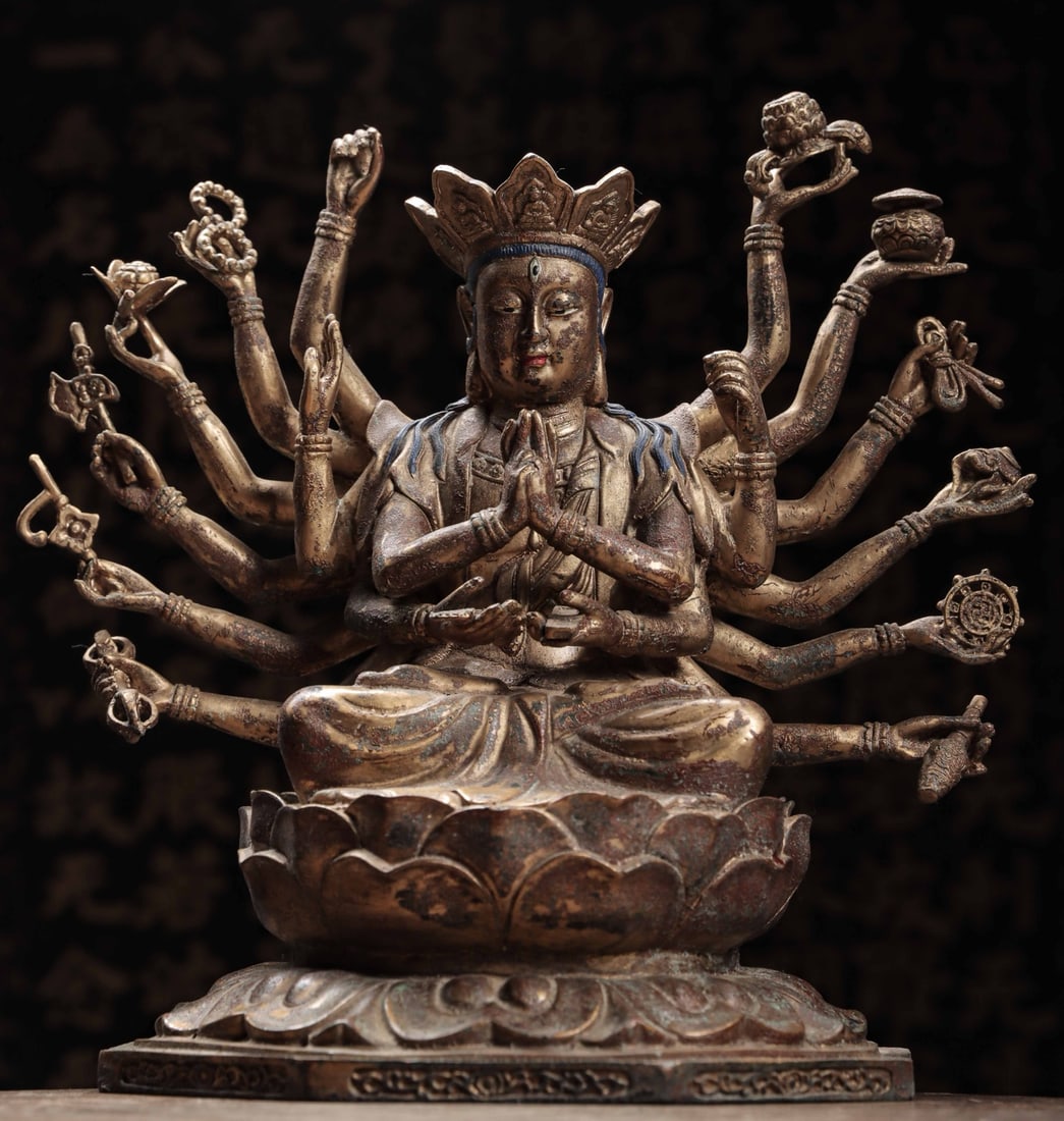 GILDED BRONZE STATUES OF BODHISATTVAS FROM THE MING DYNASTY: Weight:4300g(9.48lb)H:29cm(11.42in)W:29cm(11.42in)T:21cm(8.27in)It stands on a robust double-layered lotus Sumeru square base with delicate carved edge patterns. The pure solid bronze body is covered 