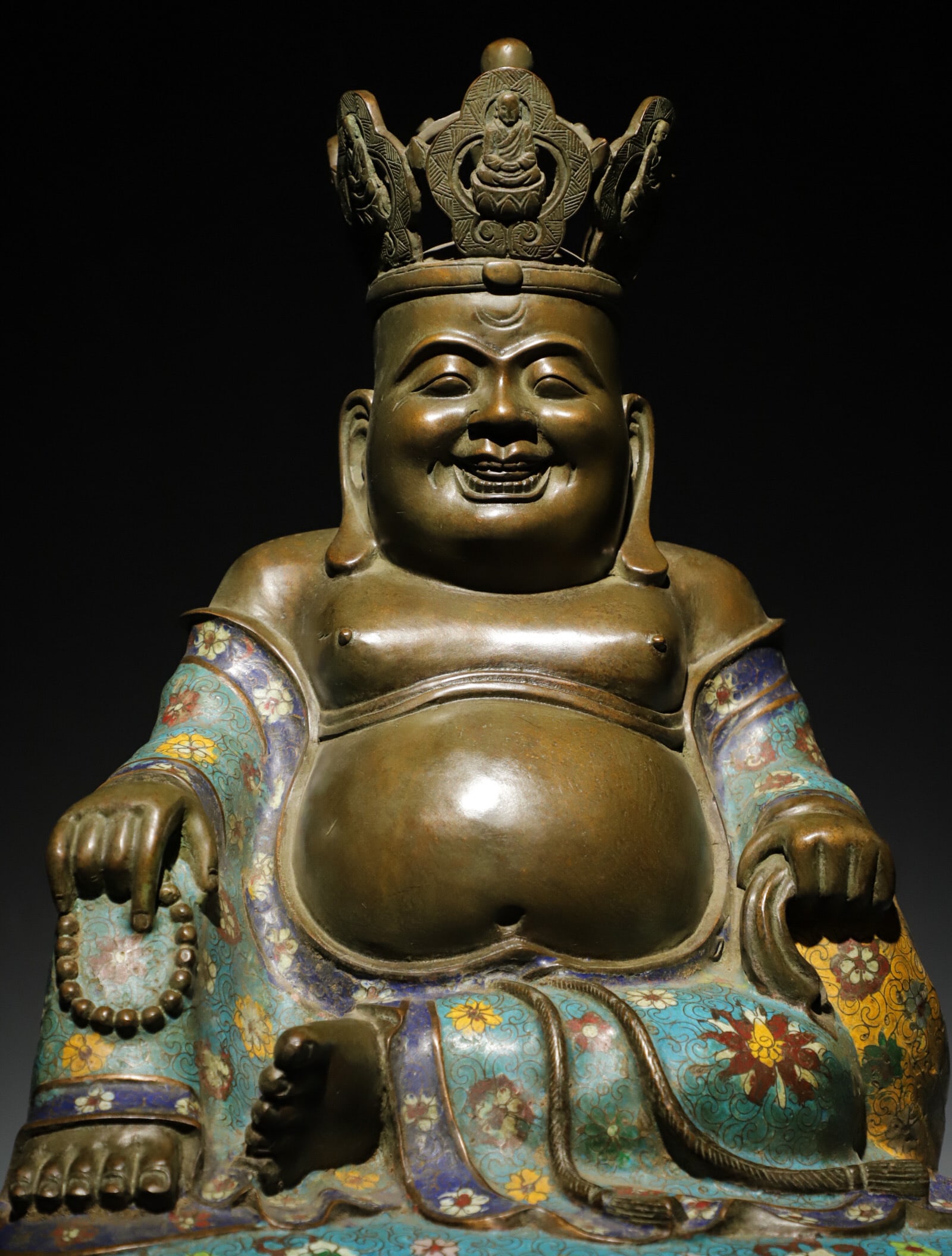 QING DYNASTY JINGTAI BLUE RIBBON CROWN MAITREYA BUDDHA STATUE: Weight:14000g (30.86lb) H:48cm (18.90in) L:33cm (12.99in) W:27cm (10.63in)This crowned Maitreya Buddha sits in full-lotus posture, with plump round face and bright joyful smile, embodying merciful pea