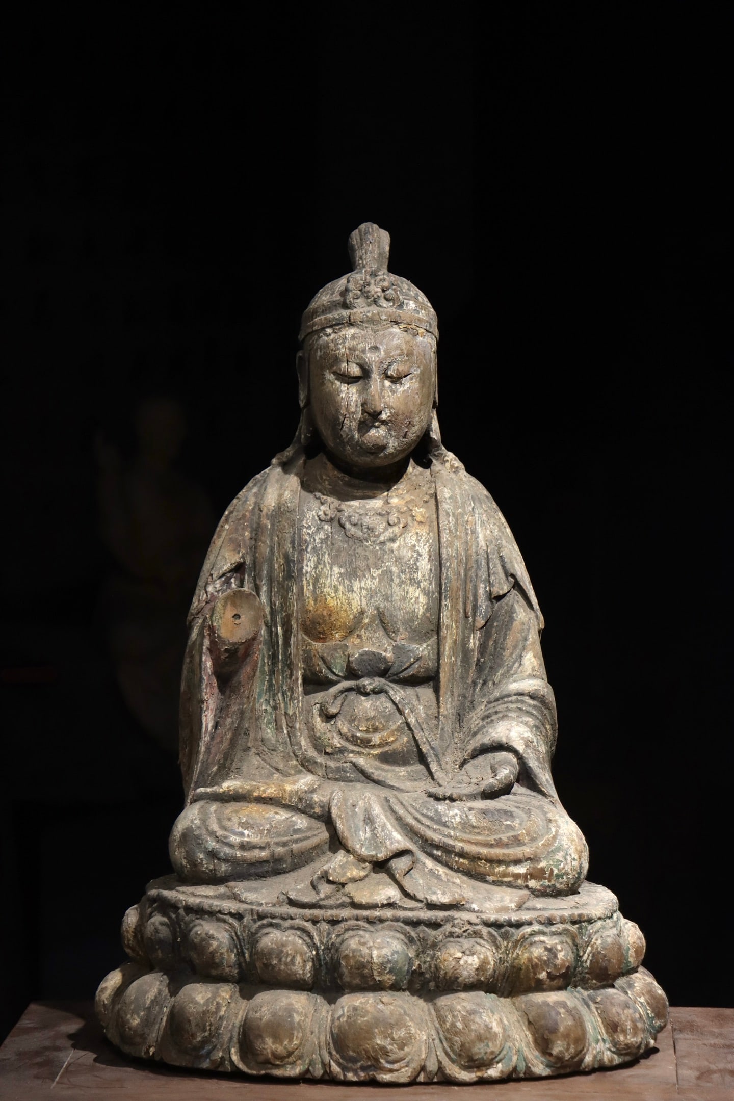 GUANYIN STATUES FROM THE TANG AND MING DYNASTIES: H:67cm(26.38in)W:4cm(1.57in)T:33cm(12.99in)