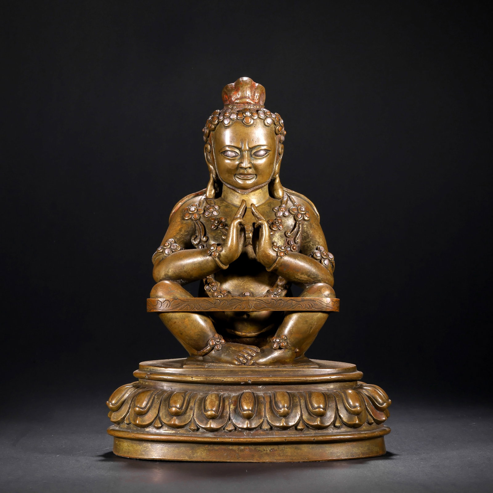 A GILDED BRONZE VAIWABA SITTING FIGURE FROM THE QING DYNASTY: H:25.0cm(9.84in) W:16.5cm(6.50in) Weight:360g(0.79lb)This statue is cast in bronze, in a squatting posture with hands in mudra at the chest, decorated with flower ornaments and necklaces, with a majes
