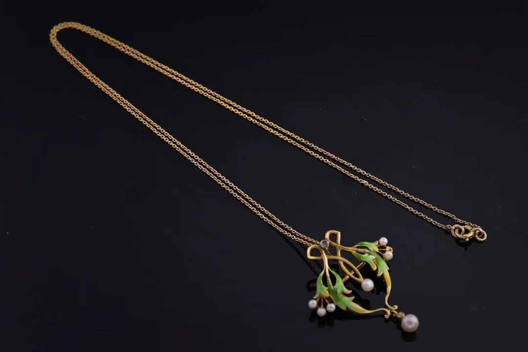 18K GOLD ENAMEL WILD BEAD BROOCH: 36?29mm This 18K gold enamel wild pearl brooch and pendant from the Art Nouveau period is a dual-purpose French work. It features an eagle head logo gradient enamel inlaid with wild pearl emeralds, pr