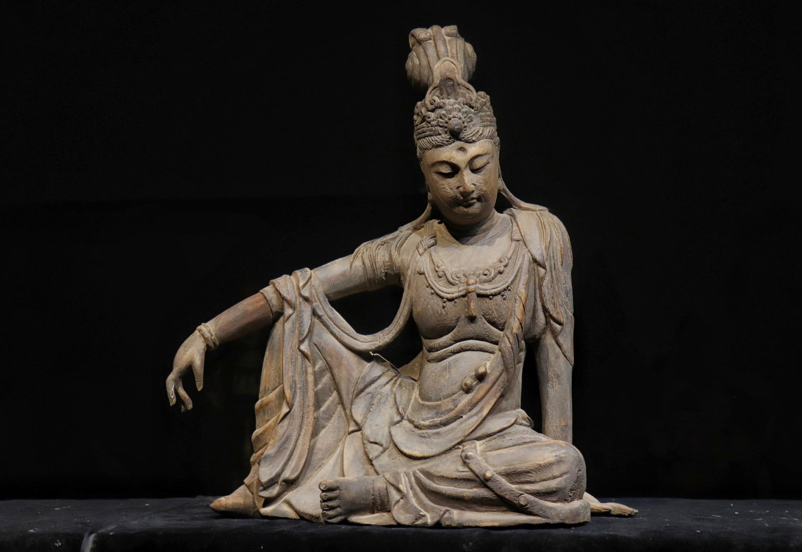 LIAO AND JIN GUANYIN BODHISATTVA: H:50cm(19.69in)W:42cm(16.54in)