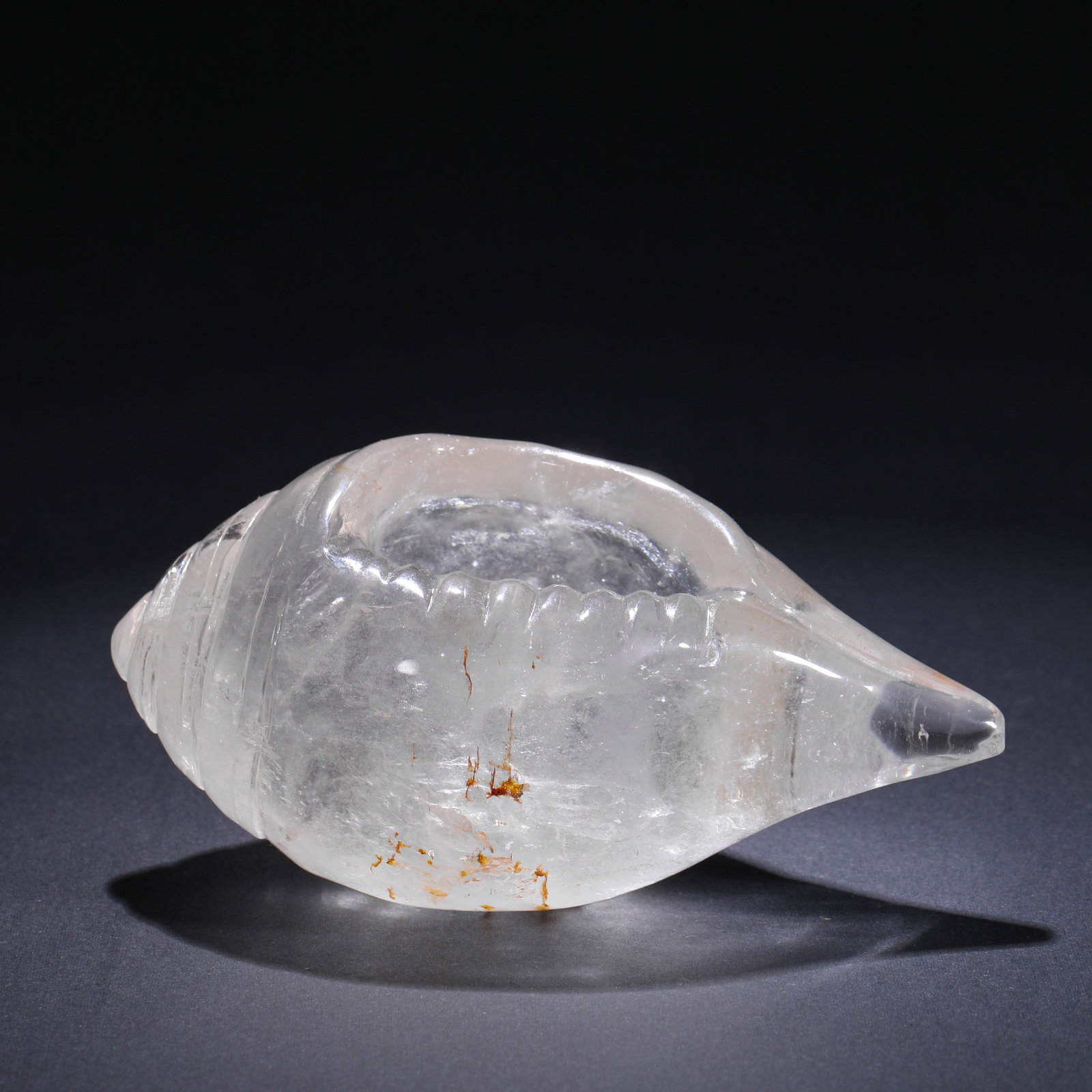 A CRYSTAL-CARVED CONCH-SHAPED WATER BASIN FROM THE QING DYNASTY: H:6cm(2.36in)W:12.5cm(4.92in)Weight:560g This is a crystal carving in the shape of a conch shell (water pot for the scholar's studio), dating from the Qing Dynasty or Republic of China period. Made fr