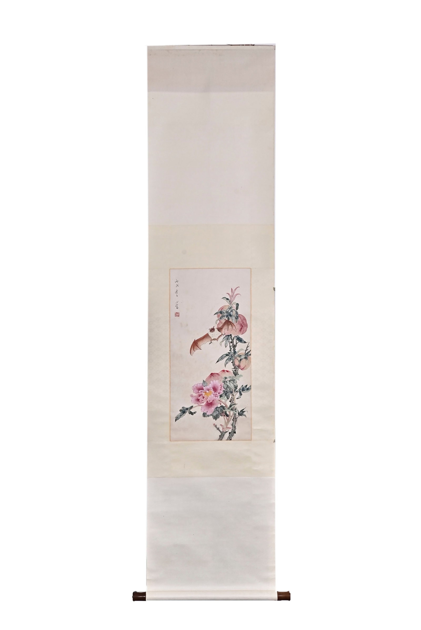PU RU (1896-1963) FU SHOU SHUANG QUAN: H:70cm(27.56in)W:33cm(12.99in)Thisverticalscrollisamasterpieceofmodernmeticulousflower-and-birdpainting.Withpeaches,peoniesandbatsasitssubjects,itdepictsthetraditionalauspiciousthemeof"blessings,longe
