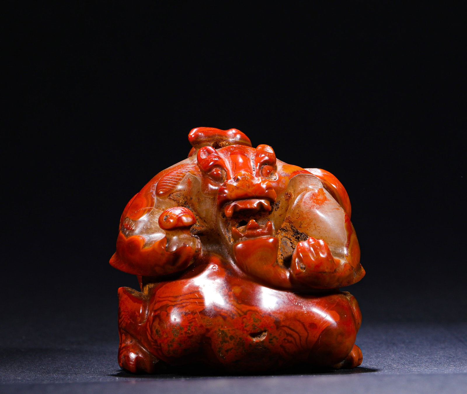 RED AGATE BEAR FROM THE WARRING STATES PERIOD (1 of 7)
