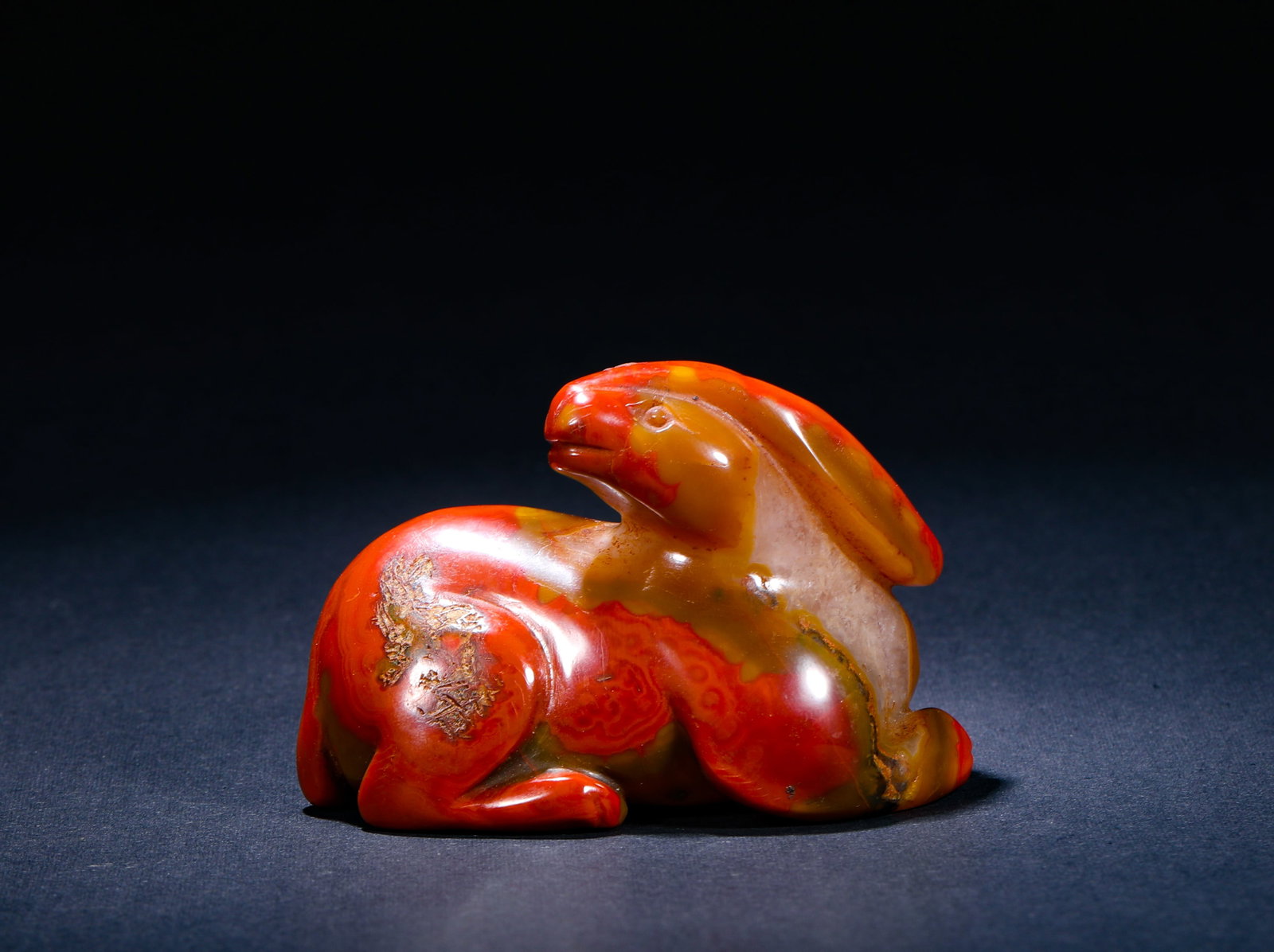 A RED AGATE CARVING OF A RECLINING RABBIT HANDLE FROM THE WARRING STATES PERIOD (1 of 5)