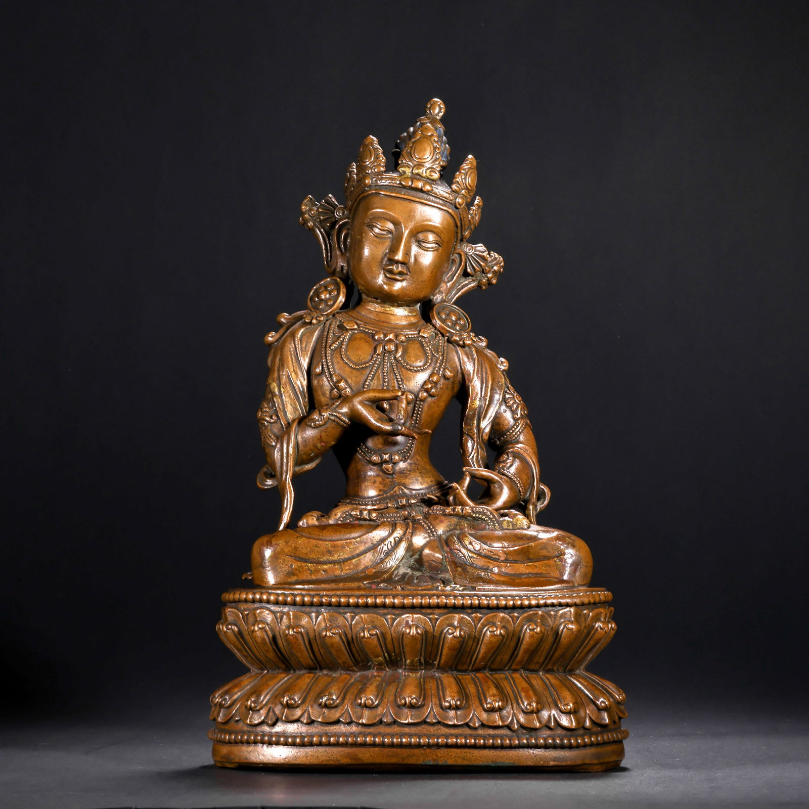 BRONZE AND GOLD STATUE OF GANGSA ? FROM THE QING DYNASTY: H:28.0cm(11.02in) W:15.0cm(5.91in) Weight:2600g(5.73lb)This statue is cast in bronze. Vajrasattva sits in lotus position on a double lotus pedestal, wearing a five-leaf treasure crown with a compassio