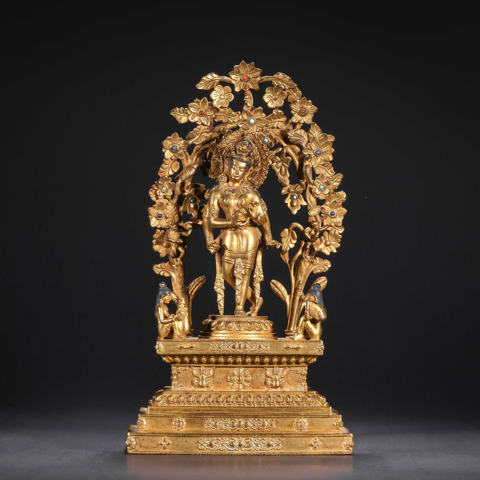 A GILDED BRONZE STATUE OF THE EMERALD GREEN TARA FROM THE QING DYNASTY: H:27.0cm(10.63in) W:15.0cm(5.91in) Weight:1650g(3.64lb)This statue is cast in bronze and gilded. Tara stands in a tribhanga (three-bend) posture on a lotus pedestal, wearing a treasure crown and body 