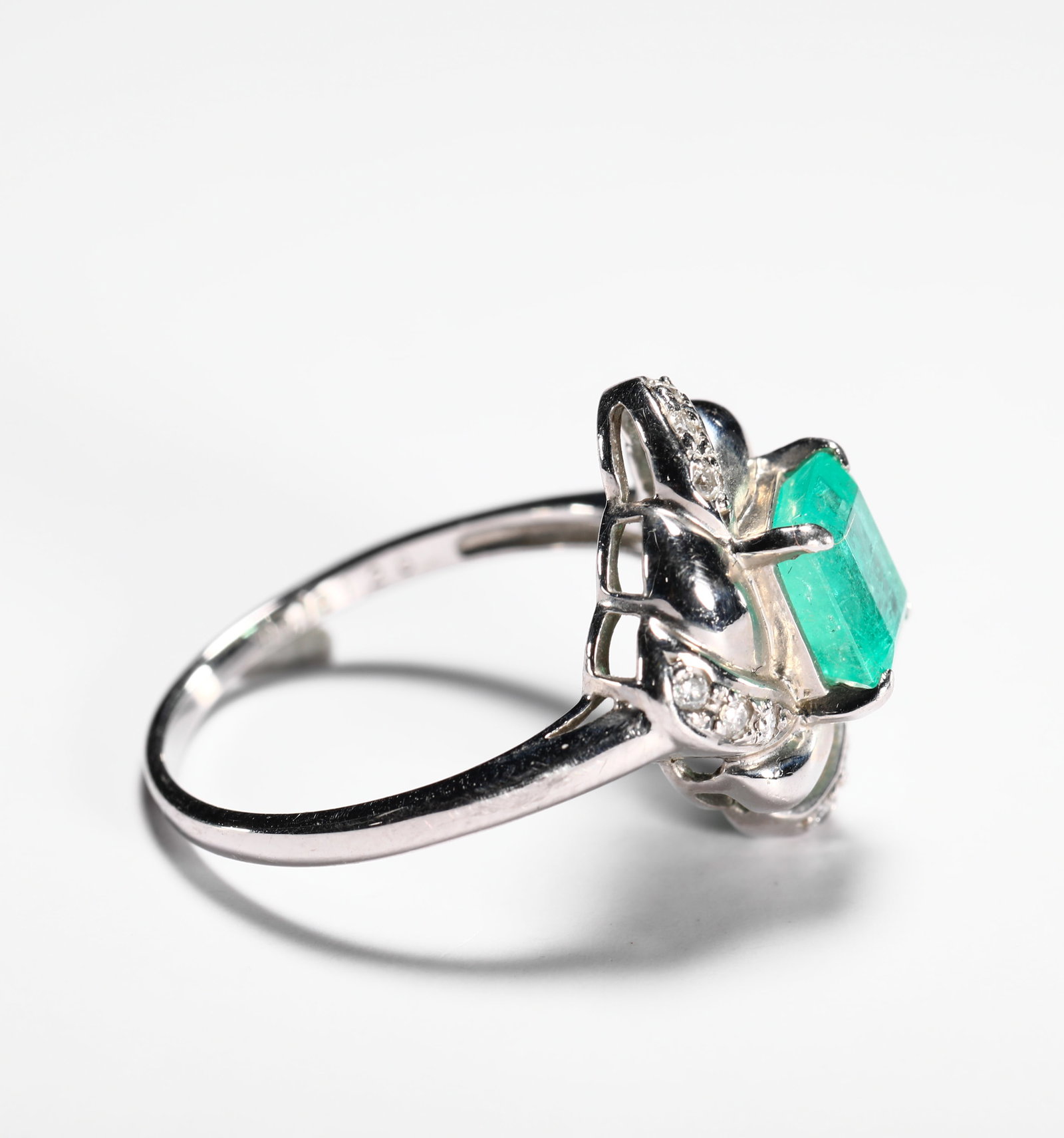 18K EMERALD RING - 4