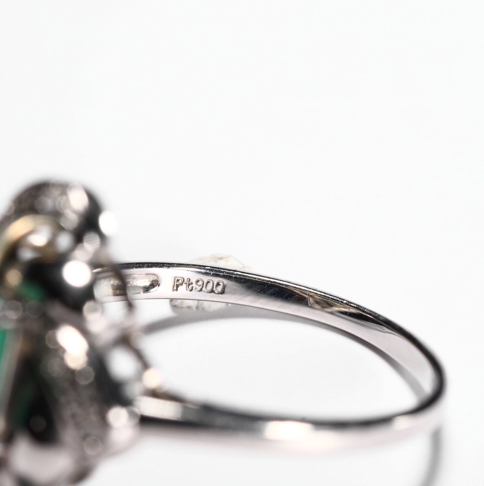 18K EMERALD RING - 8