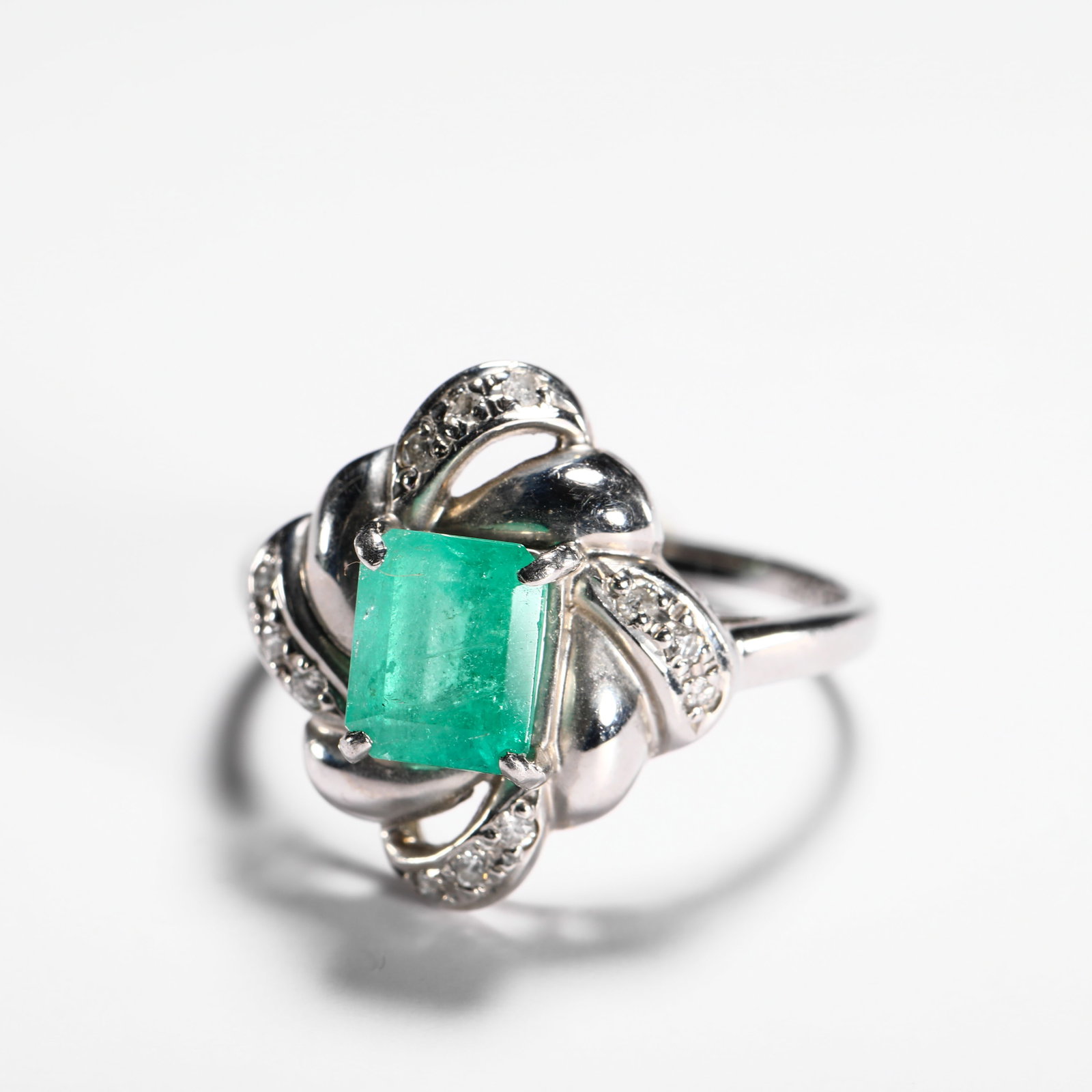18K EMERALD RING - 9