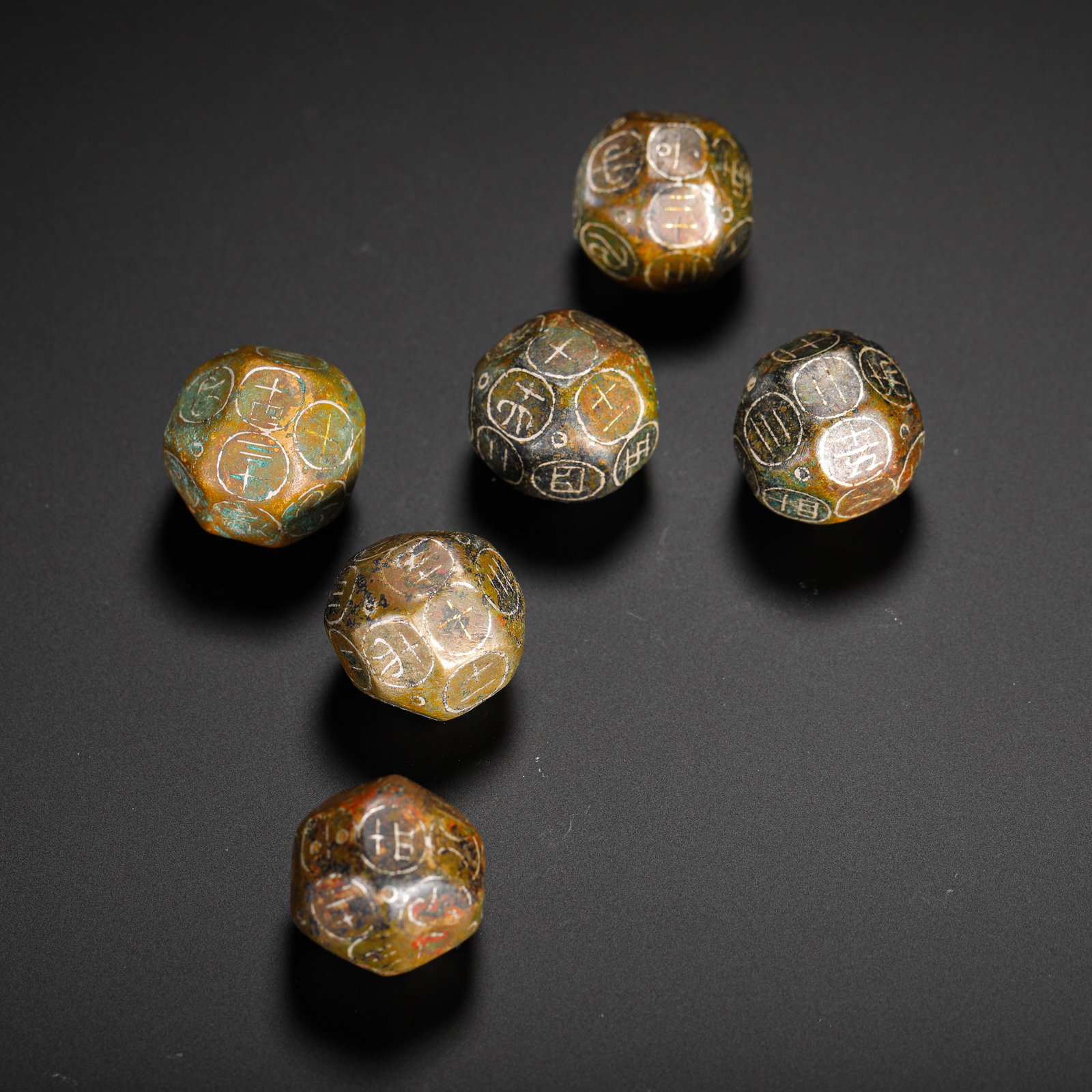 HAN DYNASTY GOLD-INLAID BANK WINE GAME DICE: H:2cmW:cmWeight:210g