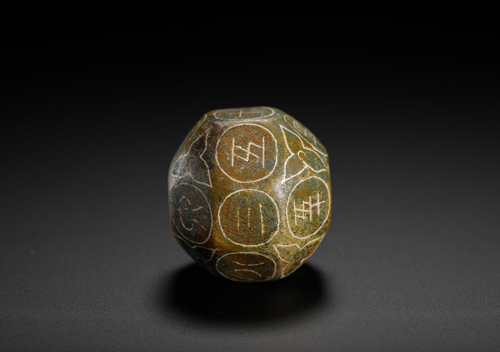HAN DYNASTY GOLD-INLAID BANK WINE GAME DICE: D:2.9cmWeight:130g
